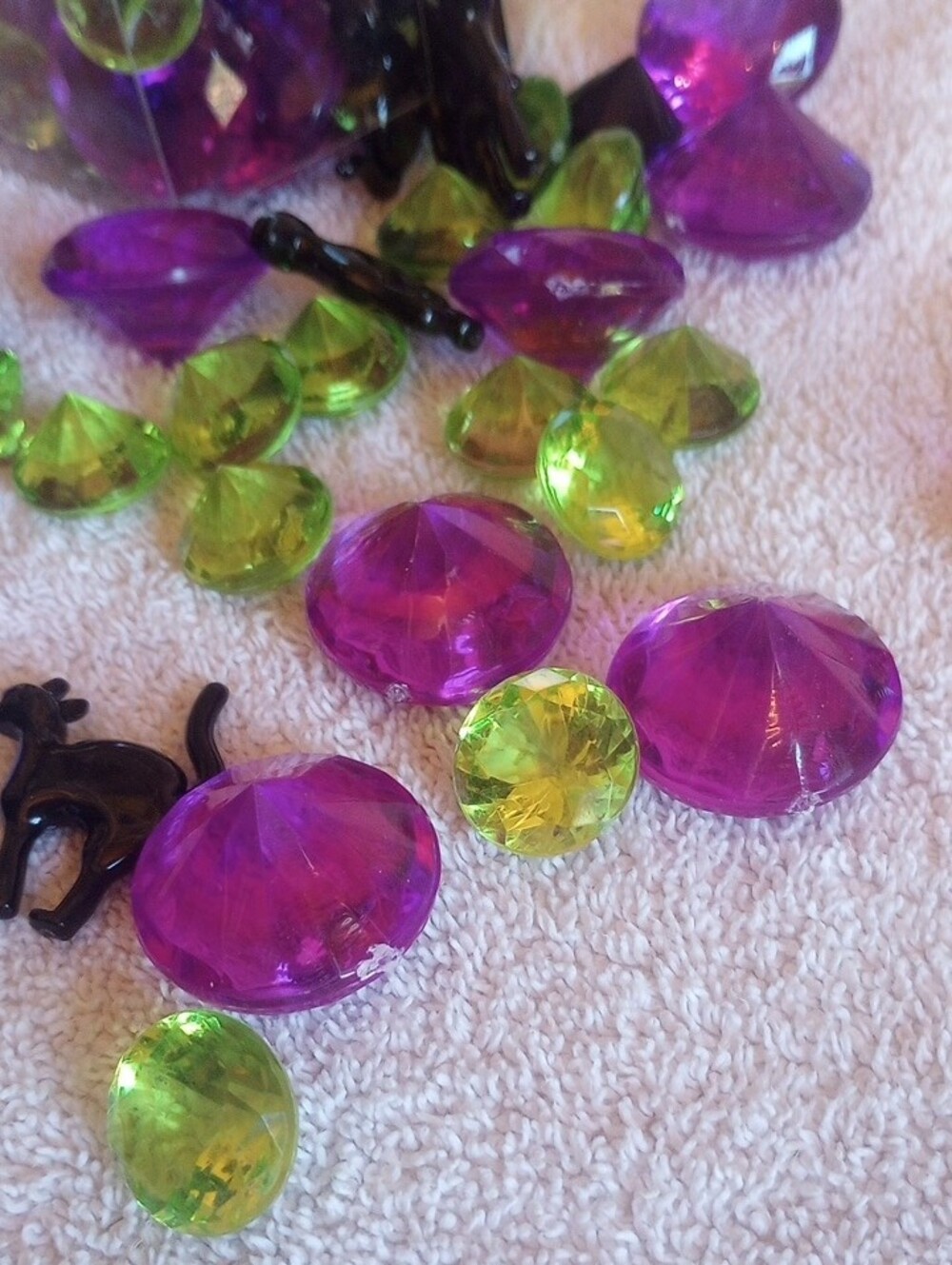 Halloween Gemstone and Cat Accent Mix - Purple, Lime & Black - Picture 3 of 4